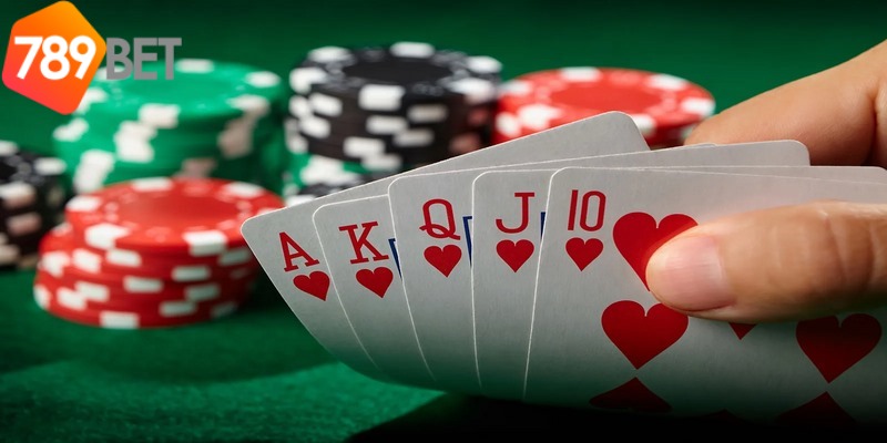 Quy tắc bài Poker không quá khó, với nhiều vòng cược khác nhau